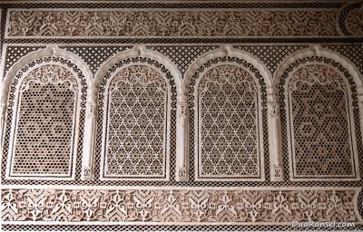 Ornamen dinding di Bahia Palace, Marrakesh, Maroko